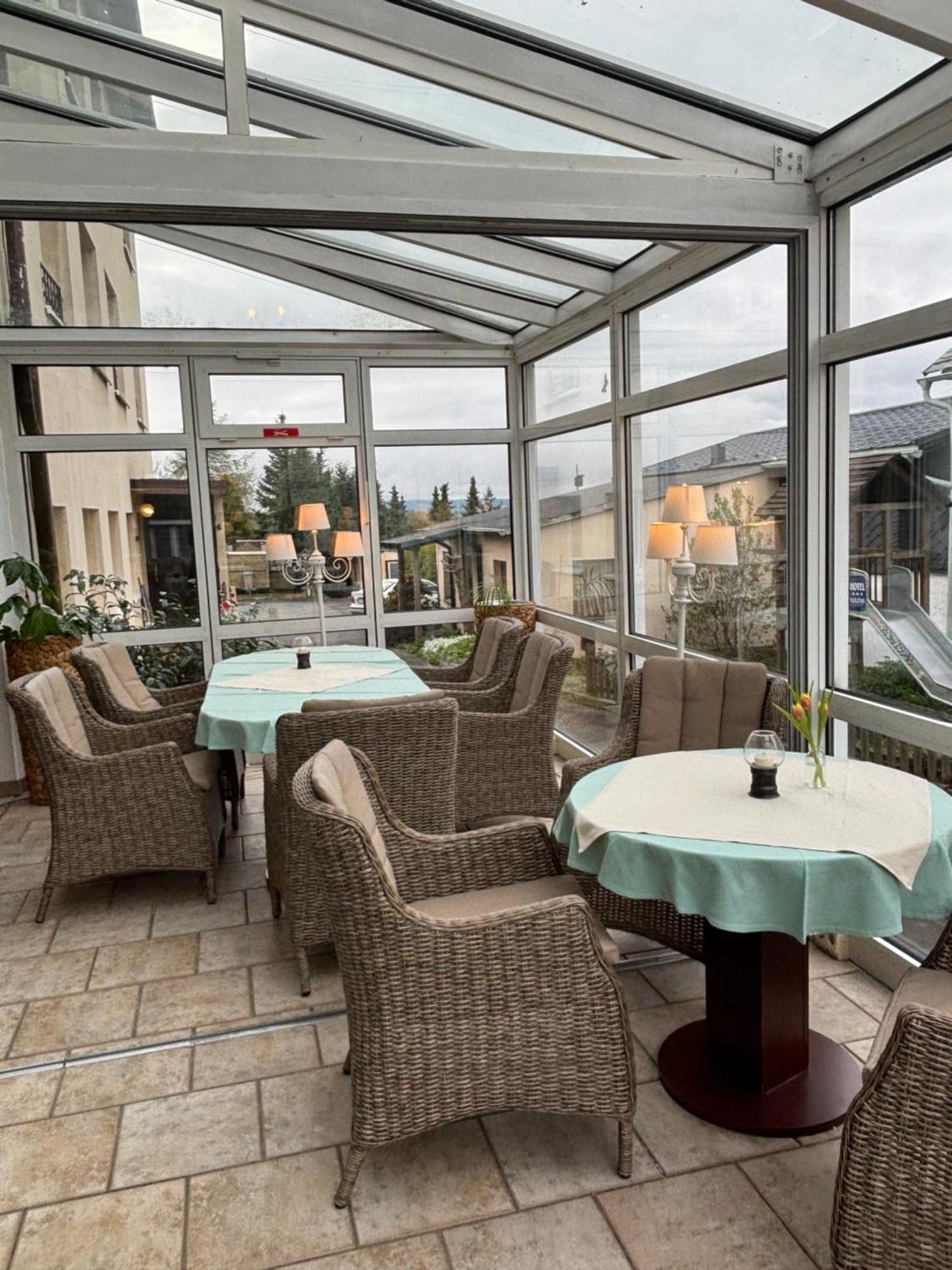 Hotel Burghof Schwarzatal Exterior photo
